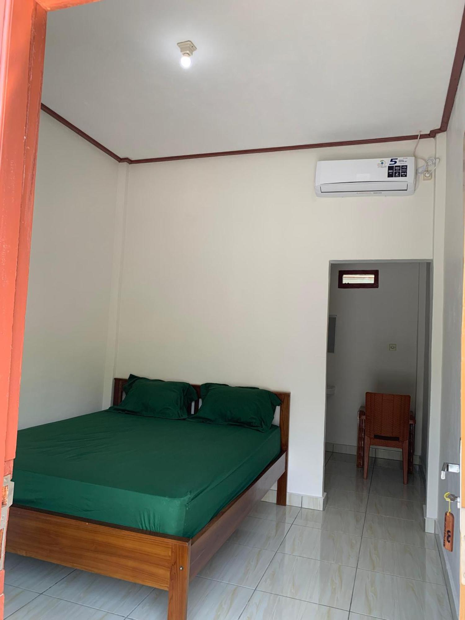 Bertus Guesthouse Labuan Bajo Exterior foto